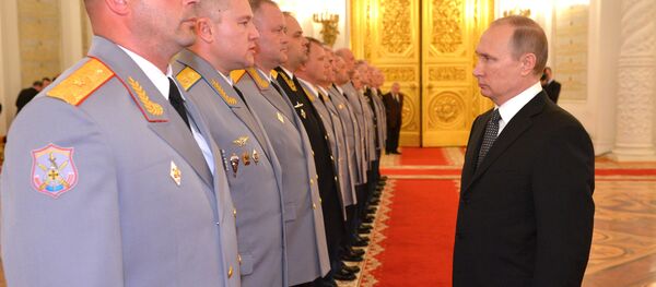 Руски председник Владимир Путин обраћа се новим официрима Руски председник Владимир Путин обраћа се новим официрима - Sputnik Србија