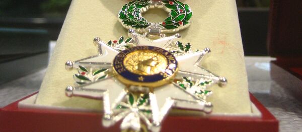 Породица француских пензионера предала је одликовања из доба Другог светског рата рођацима 25-годишњег руског официра Александра Прохоренка. Породица француских пензионера предала је одликовања из доба Другог светског рата рођацима 25-годишњег руског официра Александра Прохоренка. - Sputnik Србија