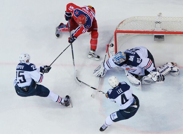 Меч Континетлане хокејашке лиге између ЦСКА и Металурга  - Sputnik Србија