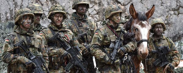 Планинска пешадија на вежби области у близини баварског села Пешадијске бригаде 23. немачког Бундесвера у јужној Немачкој, 23. марта, 2016 Планинска пешадија на вежби области у близини баварског села Пешадијске бригаде 23. немачког Бундесвера у јужној Немачкој, 23. марта, 2016 - Sputnik Србија