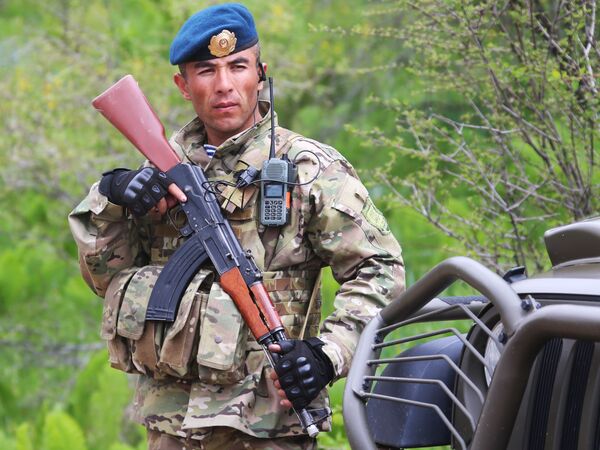 Главна фаза заједничких војних вежби ОДКБ-а „Потрага 2016“ почела је у четвртак на полигону Љаур, 30 километара од престонице Таџикистана. - Sputnik Србија