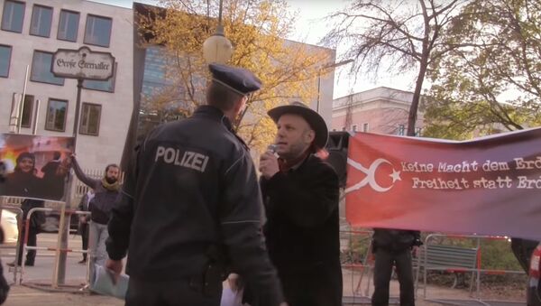 Policija hapsi vođu berlinskog ogranka nemačke Piratske partije Bruna Krama - Sputnik Srbija