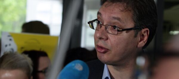 Председник Српске напредне странке Александар Вучић даје изјаву новинарима након гласања на бирачком месту број 27, у згради Цептер интернационал. У Србији се данас одржавају ванредни парламентарни и редовни покрајински и локални избори - Sputnik Србија