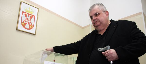 Председник Лиге социјалдемократа Војводине Ненад Чанак (С) гласао је данас нешто после 12 сати на бирачком месту број 197 у средњој сколи Доситеј Обрадовић у Сувоборској улици број 6 у Новом Саду // Председник Лиге социјалдемократа Војводине Ненад Чанак (С) гласао је данас нешто после 12 сати на бирачком месту број 197 у средњој сколи Доситеј Обрадовић у Сувоборској улици број 6 у Новом Саду // - Sputnik Србија