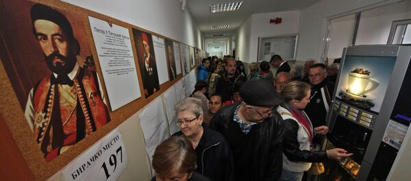 Редови за гласање на изборима 2016. године Редови за гласање на изборима 2016. године - Sputnik Србија