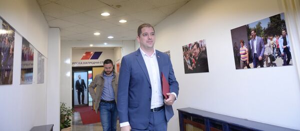 Марко Ђурић долази у седиште СНС на медијско праћење избора. Марко Ђурић долази у седиште СНС на медијско праћење избора. - Sputnik Србија