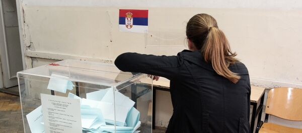 Brojanje glasova na jednom od izbornih mesta u Beogradu Brojanje glasova na jednom od izbornih mesta u Beogradu - Sputnik Srbija