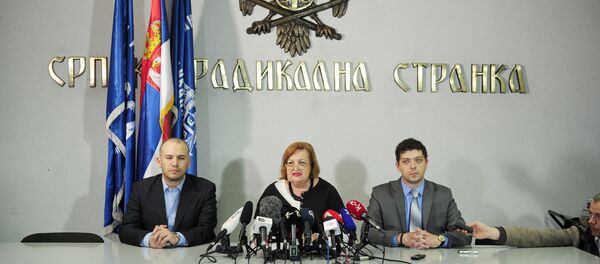 Predsednica izvršnog odbora Srpske radikalne stranke Vjerica Radeta daje izjave novinarima Predsednica izvršnog odbora Srpske radikalne stranke Vjerica Radeta daje izjave novinarima - Sputnik Srbija