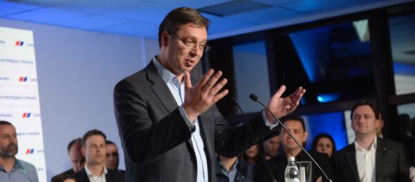 Премијер Србије и лидер Српске напредне странке Александар Вучић даје изјаву за новинаре Премијер Србије и лидер Српске напредне странке Александар Вучић даје изјаву за новинаре - Sputnik Србија