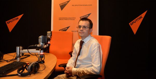 Новинар Ендру Корибко Новинар Ендру Корибко - Sputnik Србија