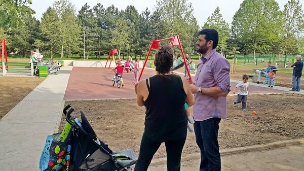 Уређење паркова и дечијих игралишта био је један од приоритета током Шапићевог претходног мандата. Већина паркова има простор за одмор старијих, али и ограђени део за кућне љубимце - Sputnik Србија