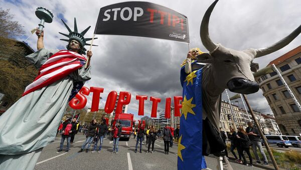 Демонстранти на демонстрацијама против ТТИП-а у Хановеру, 23. априла, прилоком посете Барака Обаме; Немачка - Sputnik Србија