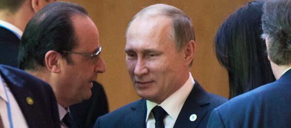 Председник Русије Владимир Путин и Француске Франсоа Оланд - Sputnik Србија