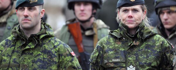 Kanadski vojni instruktori i ukrajinski vojnici tokom vojnih vežbi u regionu Lavov Kanadski vojni instruktori i ukrajinski vojnici tokom vojnih vežbi u regionu Lavov - Sputnik Srbija