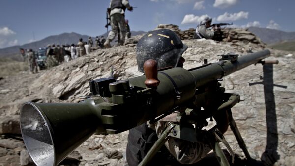 Авганистански гранични полицајац на граници Авганистана и Пакистана - Sputnik Србија