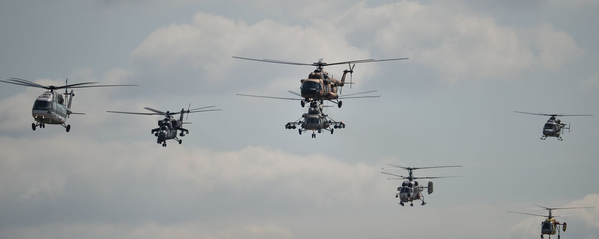Руски војно-транспортни хеликоптери Ми-17В5 - Sputnik Србија, 1920, 13.05.2025