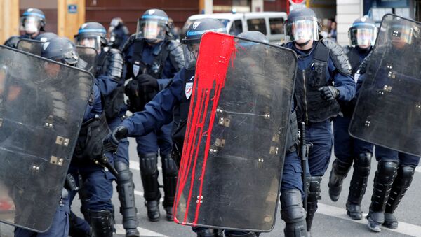 Француска полиција у Паризу током демонстрација против закона о раду. - Sputnik Србија