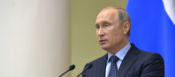 Predsednik Rusije Vladimir Putin obraća se članovima Zakonodavnog saveta u Sankt Peterburgu - Sputnik Srbija