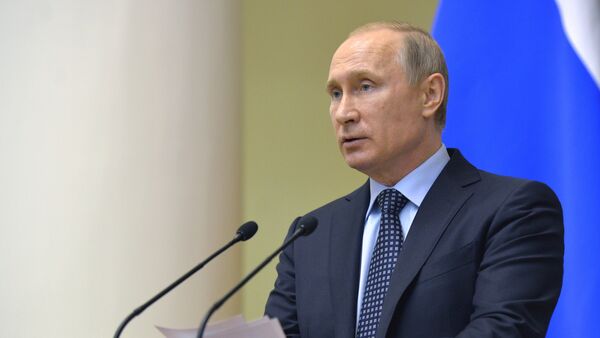 Predsednik Rusije Vladimir Putin obraća se članovima Zakonodavnog saveta u Sankt Peterburgu - Sputnik Srbija