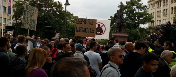 Протест присталица опозиције испред РИК-а због наводне крађе избора - Sputnik Србија