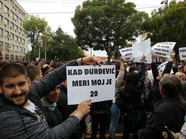 Детаљ са протеста опозиције испред РИК-а. - Sputnik Србија