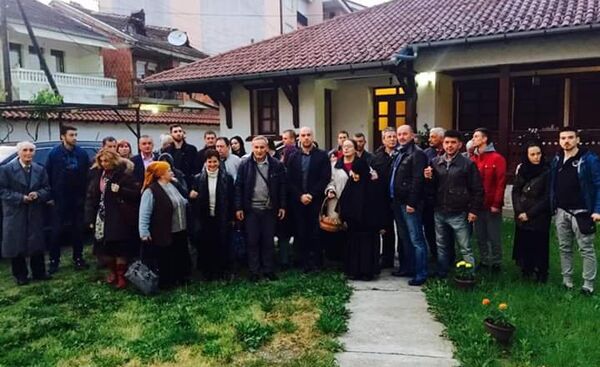 Raseljeni Srbi posetili Đakoviću na Uskrs. - Sputnik Srbija