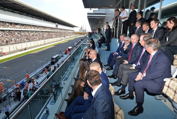 Predsednik Rusije Vladimir Putin posetio je trku Formule 1 za Veliku nagradu Rusije koja se vozila u Sočiju. Predsednik Rusije Vladimir Putin posetio je trku Formule 1 za Veliku nagradu Rusije koja se vozila u Sočiju. - Sputnik Srbija