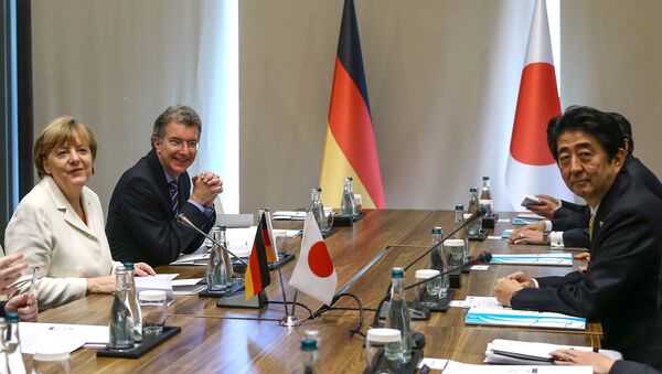 Јапански премијер Шинзо Абе и канцеларка Немачке Ангела Меркел - Sputnik Србија