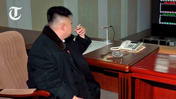 Kim Jong Un sa cigaretom - Sputnik Srbija