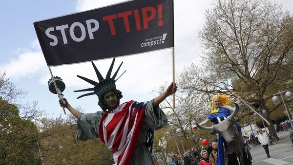 Demonstranti na demonstracijama protiv TTIP-a u Hanoveru, 23. aprila, prilokom posete Baraka Obame; Nemačka - Sputnik Srbija