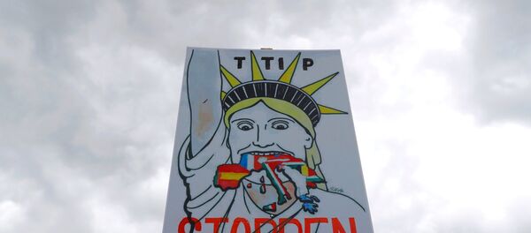 Demonstranti na demonstracijama protiv TTIP-a u Hanoveru, 23. aprila, prilokom posete Baraka Obame; Nemačka - Sputnik Srbija
