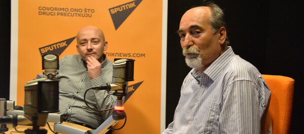 Члан Фискалног савета Владимир Вучковић  и главни уреник НИН-а Милан Ћулибрк - Sputnik Србија