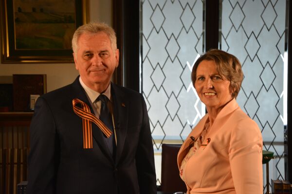 Predsednik Srbije Tomislav Nikolić sa glavnom urednicom srpske redakcije „Sputnjika“ Ljubinkom Milinčić Predsednik Srbije Tomislav Nikolić sa glavnom urednicom srpske redakcije „Sputnjika“ Ljubinkom Milinčić - Sputnik Srbija