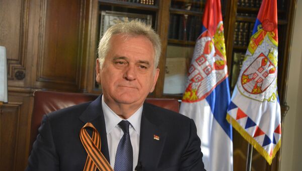 Predsednik Srbije Tomislav Nikolić sa Georgijevskom lentom - Sputnik Srbija