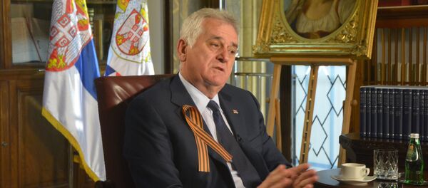 Председник Србије Томислав Николић са Георгијевском лентом Председник Србије Томислав Николић са Георгијевском лентом - Sputnik Србија