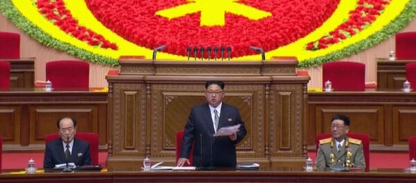Лидер Северне Кореје Ким Џонг-ун обраћа се присутнима на конгресу у Пјонгјангу. Лидер Северне Кореје Ким Џонг-ун обраћа се присутнима на конгресу у Пјонгјангу. - Sputnik Србија
