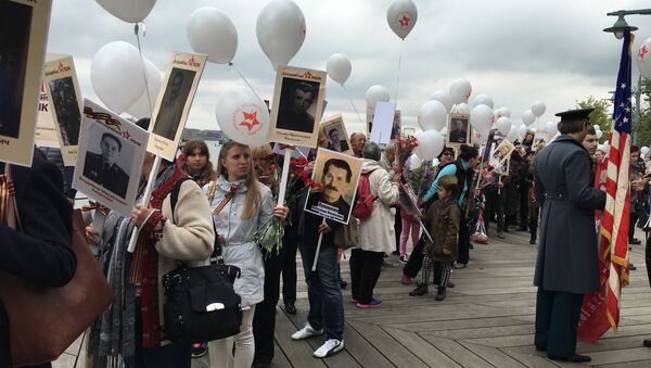 Učesnici Besmrtnog puka okupljaju se pre marša u Njujorku - Sputnik Srbija