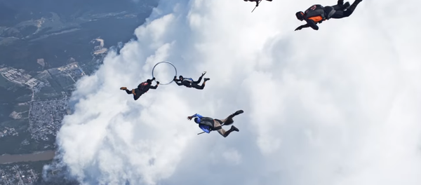 Квидич међу облацима: Скајдајвери остварили сан сваког љубитеља Харија Потера - Sputnik Србија