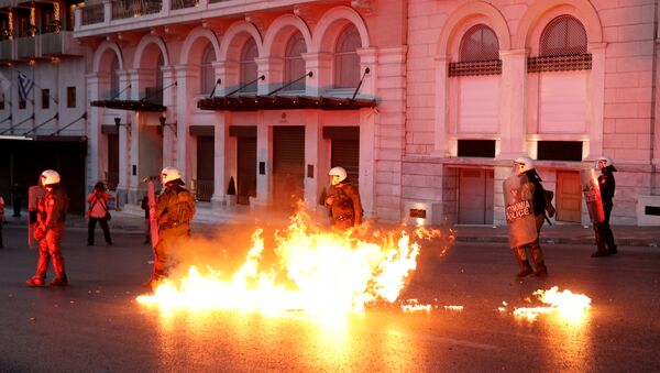 Protest ispred grčkog parlamenta u Atini. - Sputnik Srbija