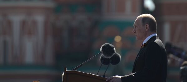 Ruski predsednik Vladimir Putin na vojnoj paradi u čast 71. godišnjice pobede u Velikom otadžbinskom ratu - Sputnik Srbija