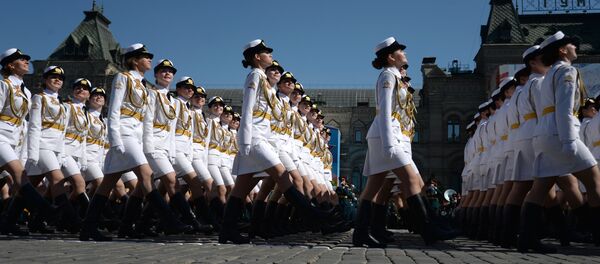 Vojna parada u Moskvi povodom 71. godišnjice pobede u Velikom otadžbinskom ratu, na Dan pobede, 9. maj 2016. Vojna parada u Moskvi povodom 71. godišnjice pobede u Velikom otadžbinskom ratu, na Dan pobede, 9. maj 2016. - Sputnik Srbija