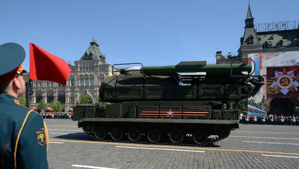 Zenitno-raketni kompleks Buk-M2 na vojnoj paradi u Moskvi povodom 71. godišnjice pobede u Velikom otadžbinskom ratu, na Dan pobede, 9. maj 2016. - Sputnik Srbija