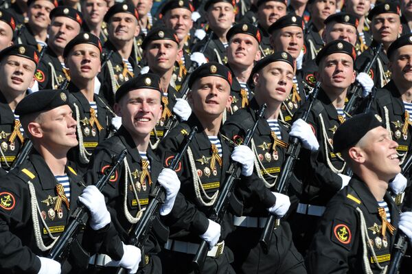 Vojna parada u Moskvi povodom 71. godišnjice pobede u Velikom otadžbinskom ratu, na Dan pobede, 9. maj 2016. Vojna parada u Moskvi povodom 71. godišnjice pobede u Velikom otadžbinskom ratu, na Dan pobede, 9. maj 2016. - Sputnik Srbija