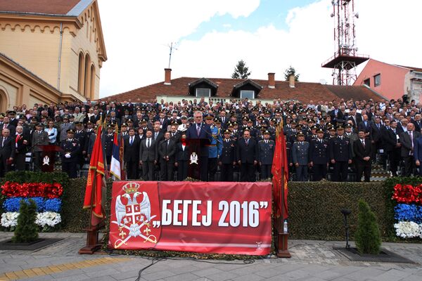  Predsednik Srbije Tomislav Nikolić govori na centralnoj svečanosti povodom obeležavanja Dana Vojske Srbije i Dana pobede na Trgu slobode u Zrenjaninu. - Sputnik Srbija