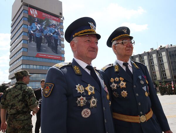 Ratni veterani  na svečanosti povodom obeležavanja Dana Vojske Srbije i Dana pobede na Trgu slobode u Zrenjaninu.  - Sputnik Srbija