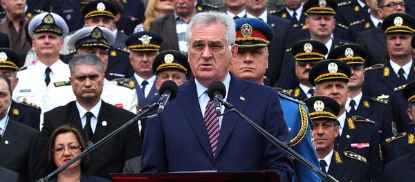 Председник Србије Томислав Николић говори на централној свечаности поводом обележавања Дана Војске Србије и Дана победе на Тргу слободе у Зрењанину. Председник Србије Томислав Николић говори на централној свечаности поводом обележавања Дана Војске Србије и Дана победе на Тргу слободе у Зрењанину. - Sputnik Србија