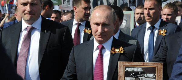 Ruski predsednik Vladimir Putin učestvovao u maršu „Besmrtni puk“ u centru Moskve - Sputnik Srbija