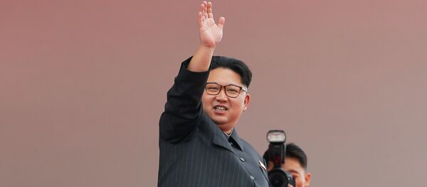 Лидер Северне Кореје Ким Џонг Ун на паради у Пјонгјангу, 10. мај 2016. Лидер Северне Кореје Ким Џонг Ун на паради у Пјонгјангу, 10. мај 2016. - Sputnik Србија