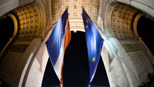 Заставе Француске и ЕУ код Тријумфалне капије, Париз - Sputnik Србија