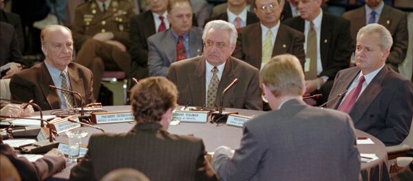 Alija Izetbegović, Franjo Tuđman i Slobodan Milošević na mirovnim pregovorima u bazi Rajt Peterson u Dejtonu, Ohajo. - Sputnik Srbija